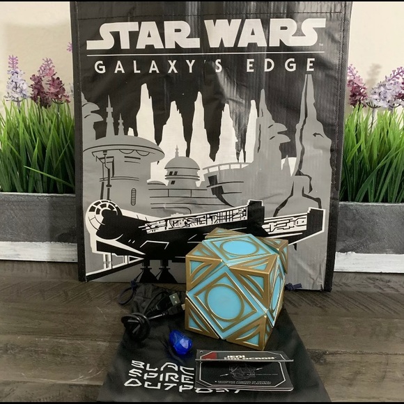 Star Wars Galaxy’s Edge JEDI Holocron & Blue Kyber - Picture 2 of 4